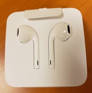 Apple Wired Earpods w/lightning connector